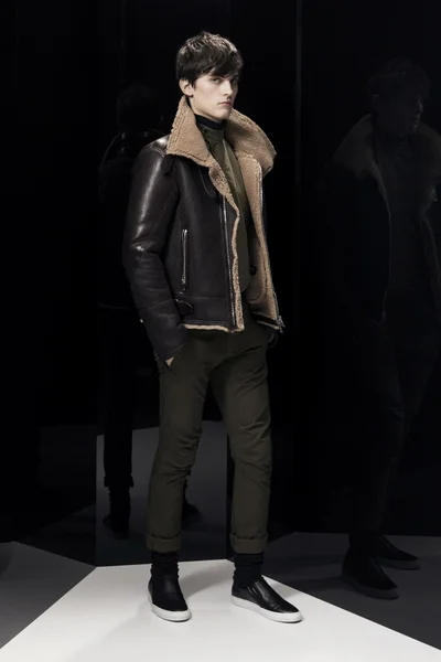 Look 27